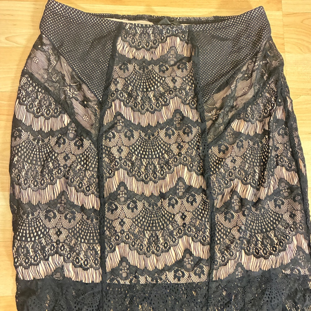 Guess Black & Cream Lace Maxi Skirt | Women Small | Boho Chic Mermaid Style - Picture 2 of 10